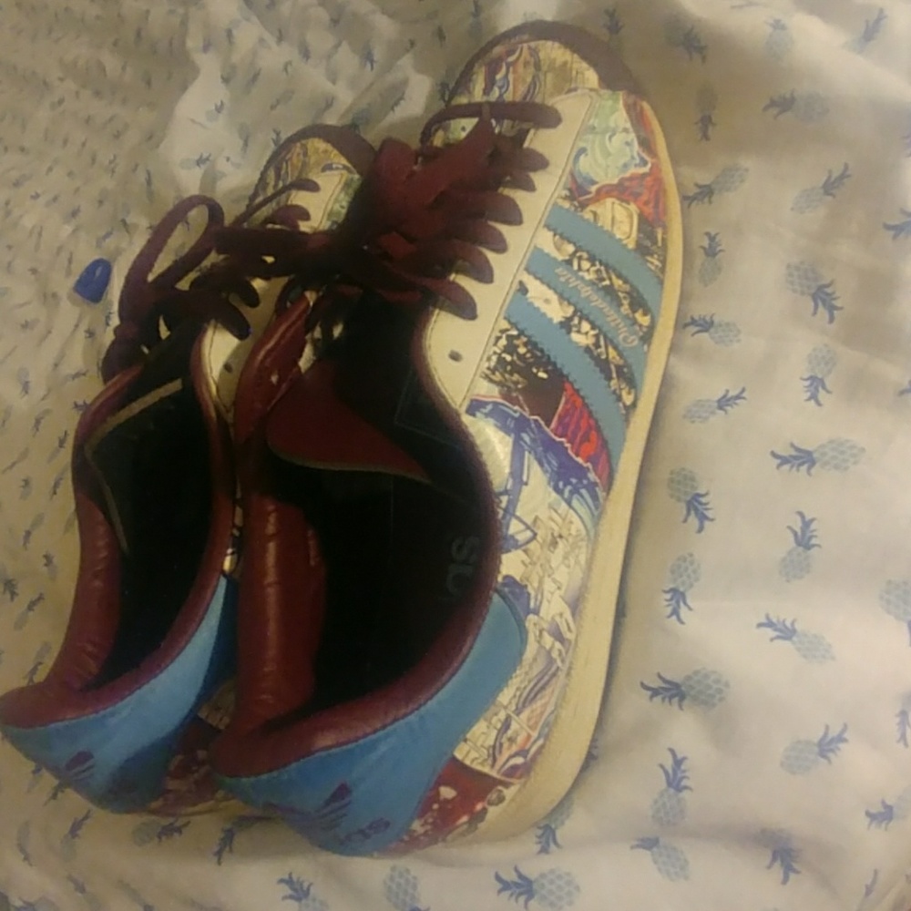 Adidas Halfshell lows hommage to Philly